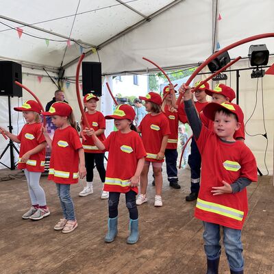 Bild vergr&ouml;&szlig;ern: Die Gruppe der Jugendfeuerwehr Sorno