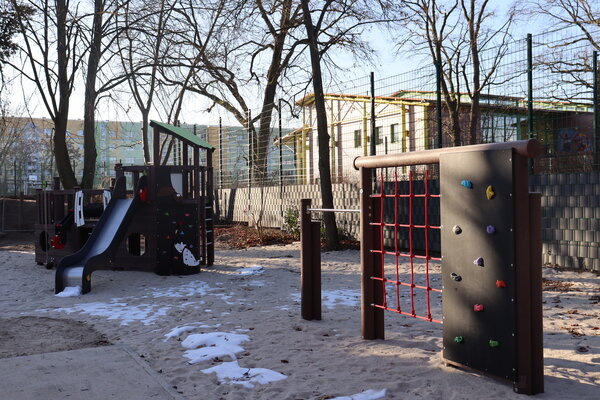 Bild vergr&ouml;&szlig;ern: Spielger&auml;te Kita S&auml;ngerstadt