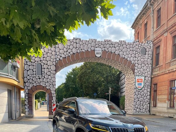 Bild vergr&ouml;&szlig;ern: R�ckblick auf 2024: Das traditionelle Stadttor zum S�ngerfest