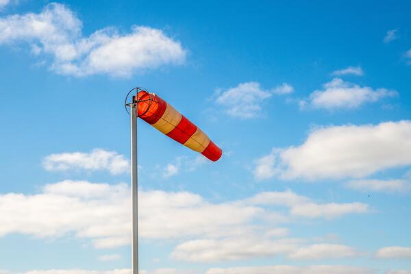 Bild vergr&ouml;&szlig;ern: Unwetterwarnung-starker-wind-Sturm-Sturmb�en